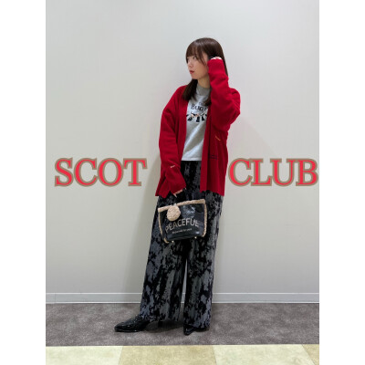 スタイリングの主役になる赤ニットコーデ🧶♥️